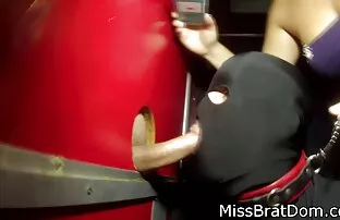 Sus padres pervertidos la atraen petardas en español latino a un trío