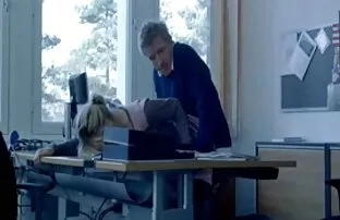 Profesora asiática enseña a su estudiante cómo hacer que jovenes latinos xxx su polla se corra