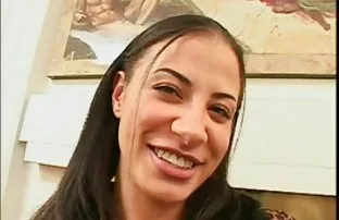 Un porn latino casero duro día de trabajo para Joslyn